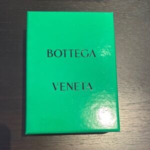Bottega Veneta Green Box 18cmx13cmx6cm